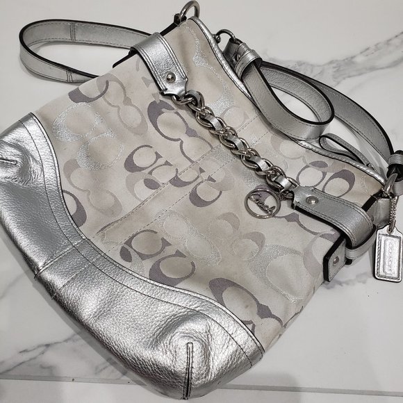 Signature Coach crossbody - Authentic silver - Picture 1 of 5
